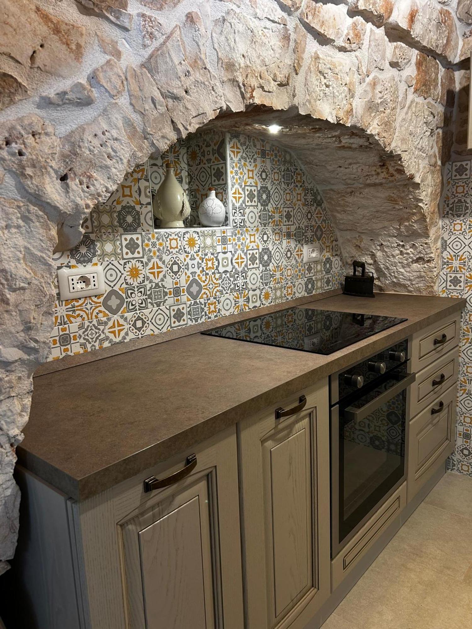 Il Trullo Di Bina Bed and Breakfast Pezze Di Greco Eksteriør billede
